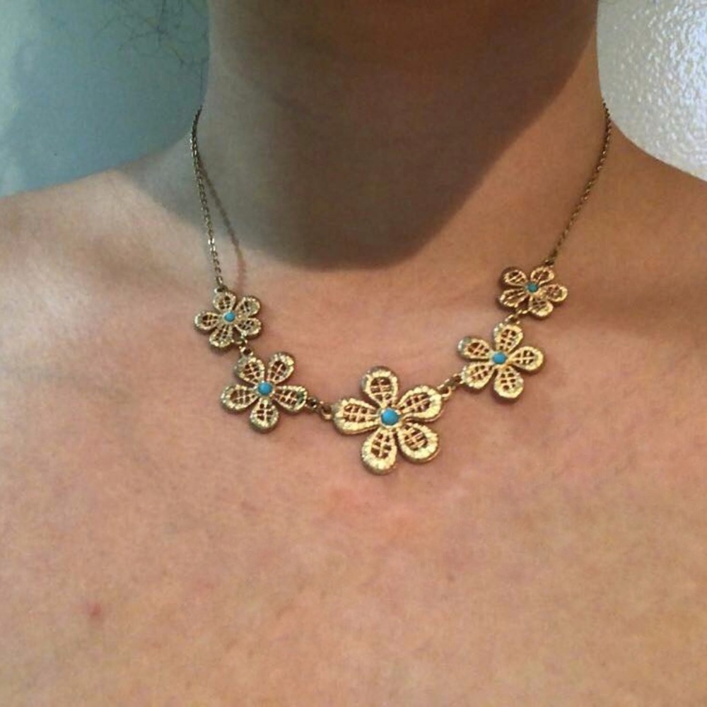 Cute flower necklace